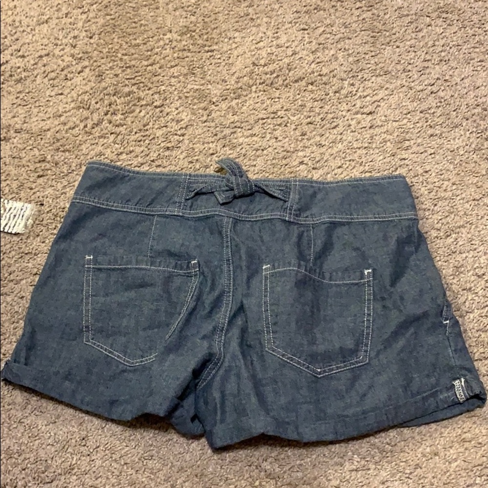 Shorts - Picture 3 of 3